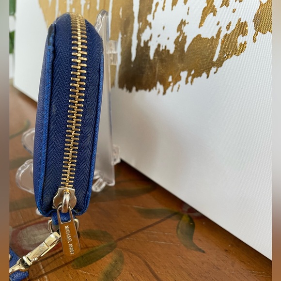 Michael Kors Jet Set Wallet; Electric Blue Leather Zip Wristlet - Picture 10 of 17